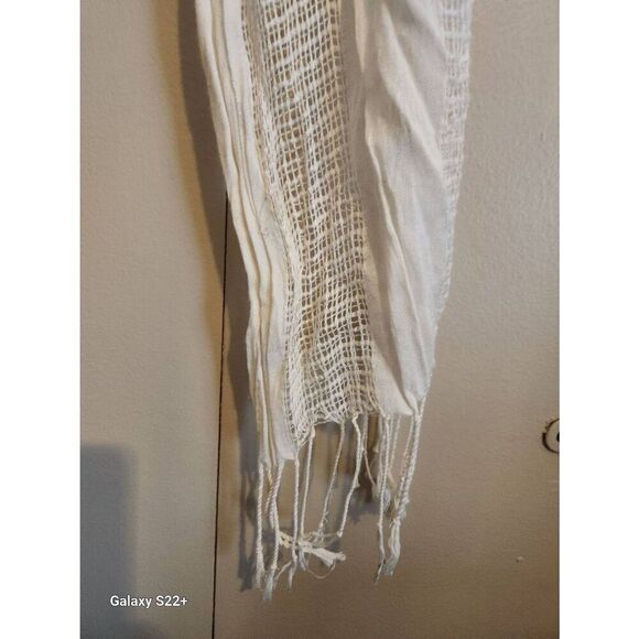 Cream lacy fringed scarf - Picture 3 of 6